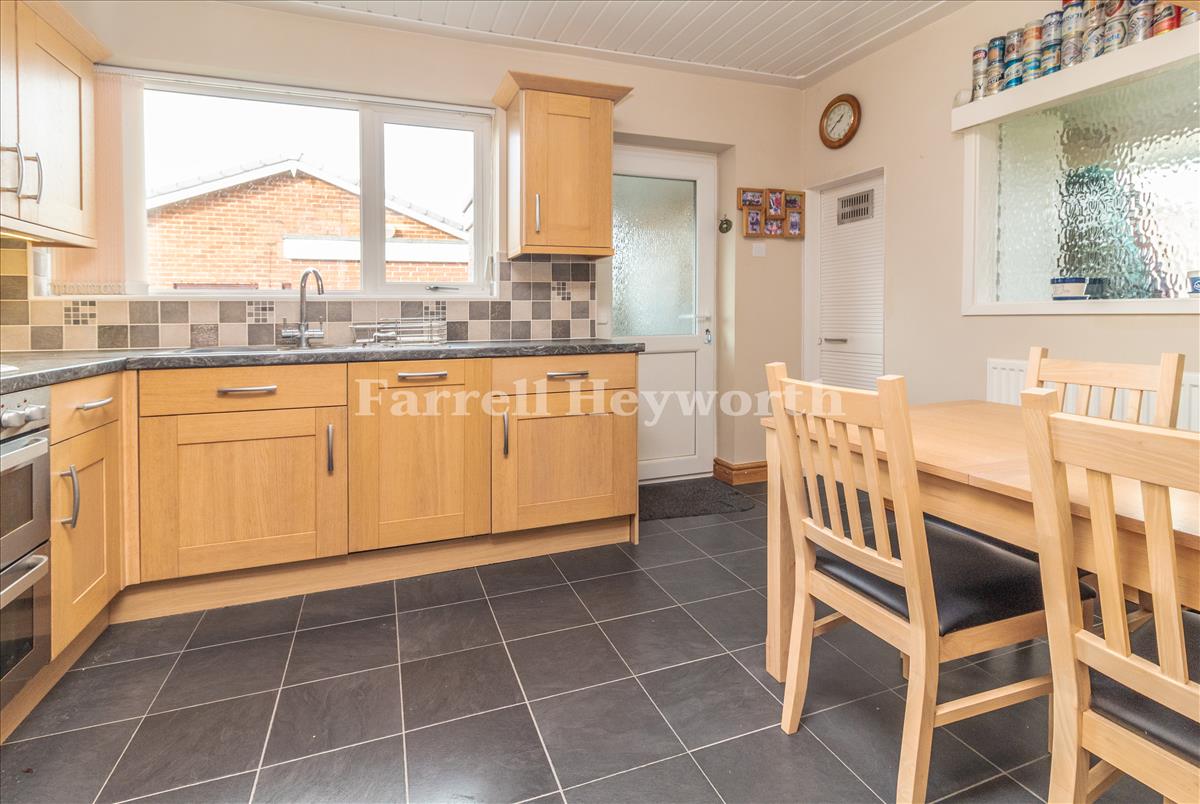 Kitchen Diner image 3