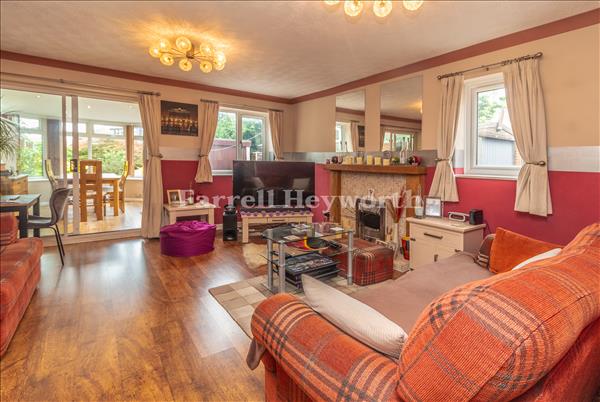 Lounge image 3