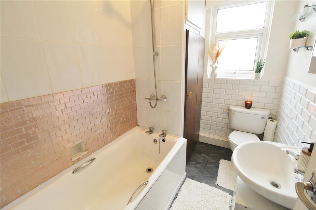 Hillmount Avenue Bathroom
