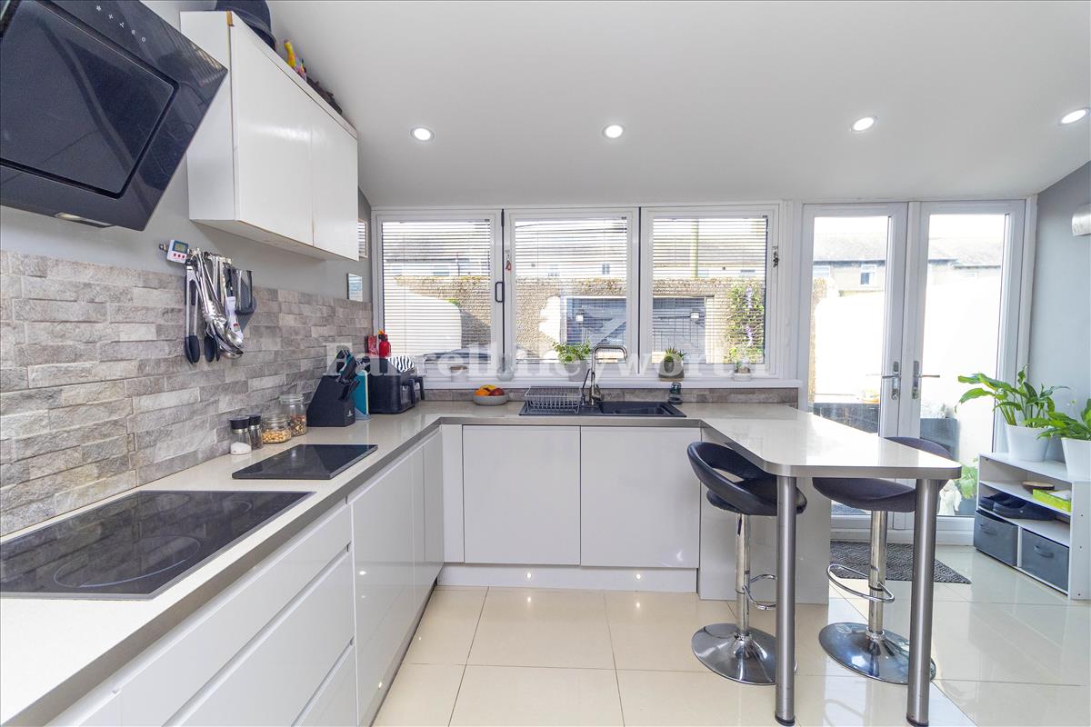 Kitchen and dining 3