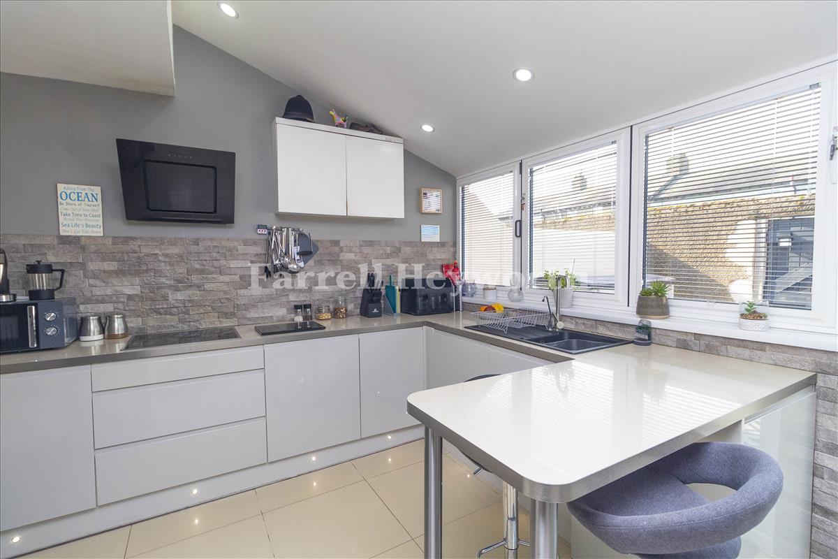 Kitchen and dining 5