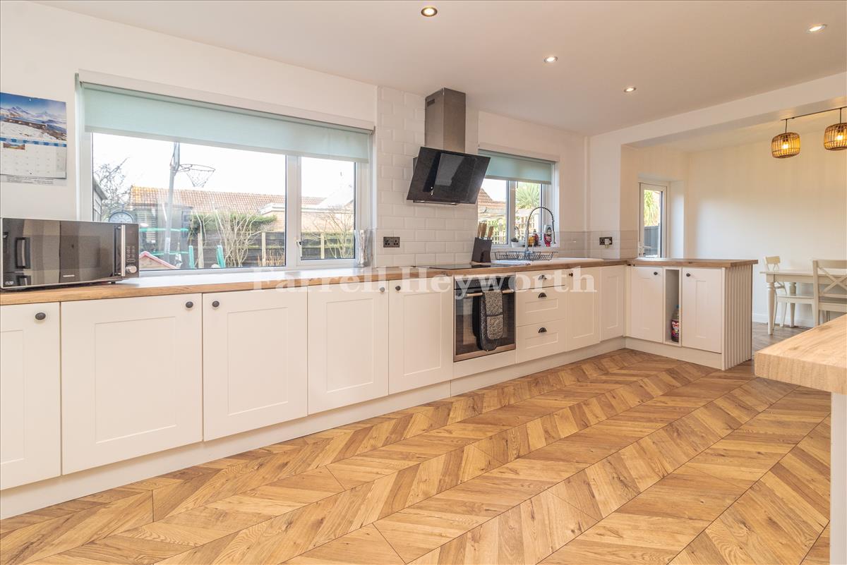 Kitchen Diner image 3