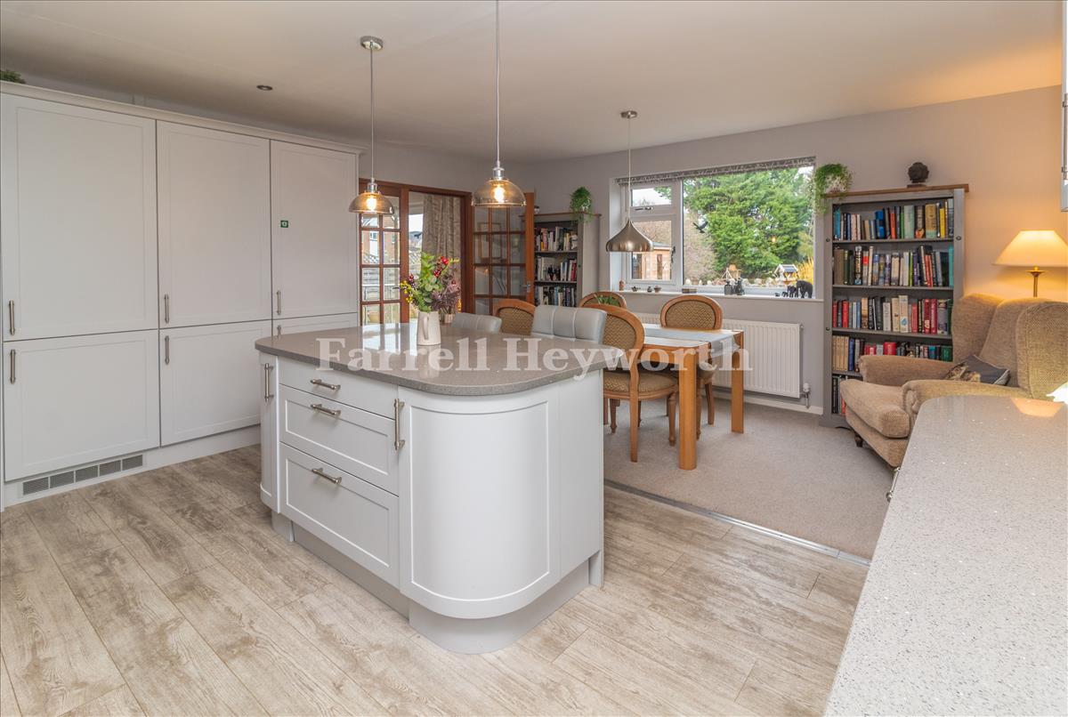 Kitchen Diner image 3