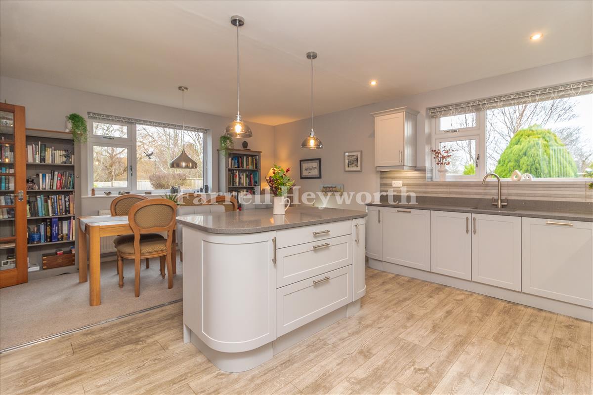 Kitchen Diner image 5