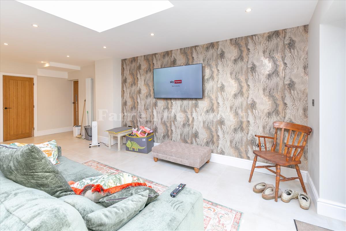 Kitchendiner family room view 4