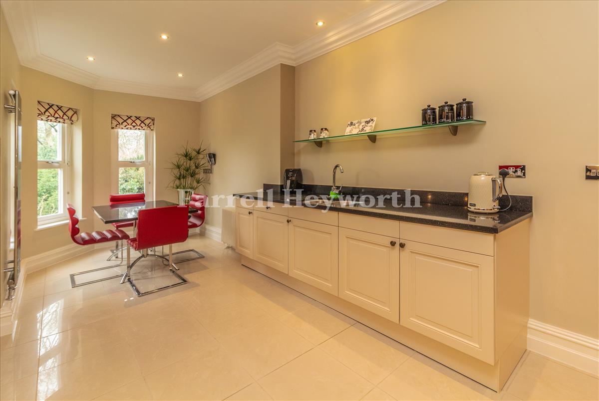 Kitchen Diner image 3