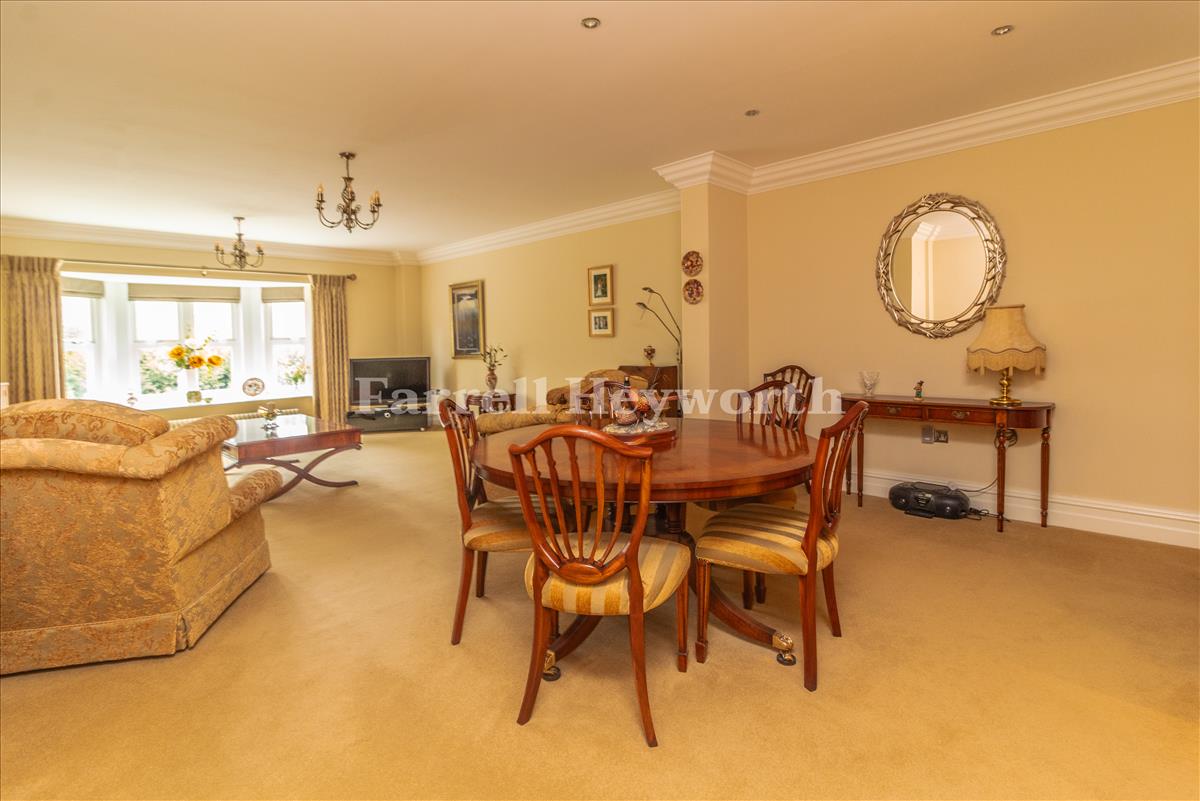 Lounge Diner image 3