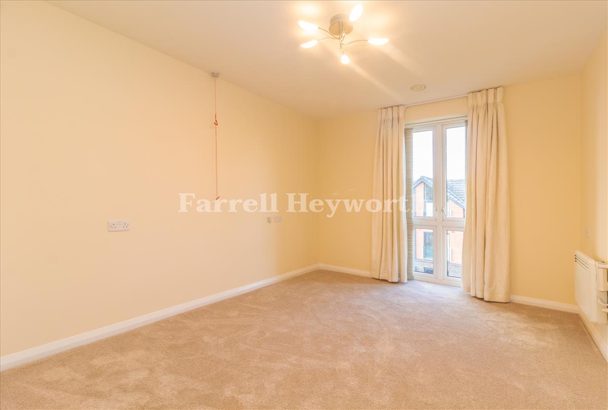 Bedroom 1 image 2