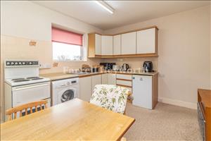 Kitchen Diner image 3