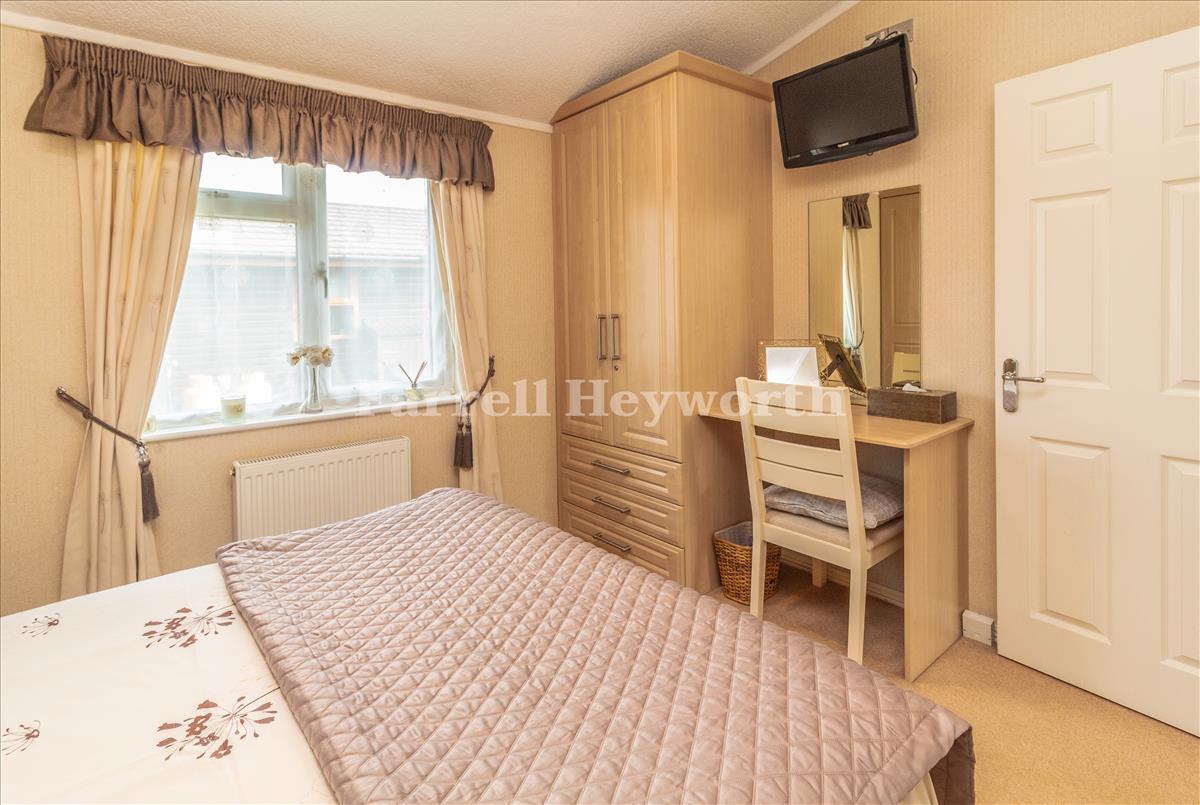 Double Bedroom image 2