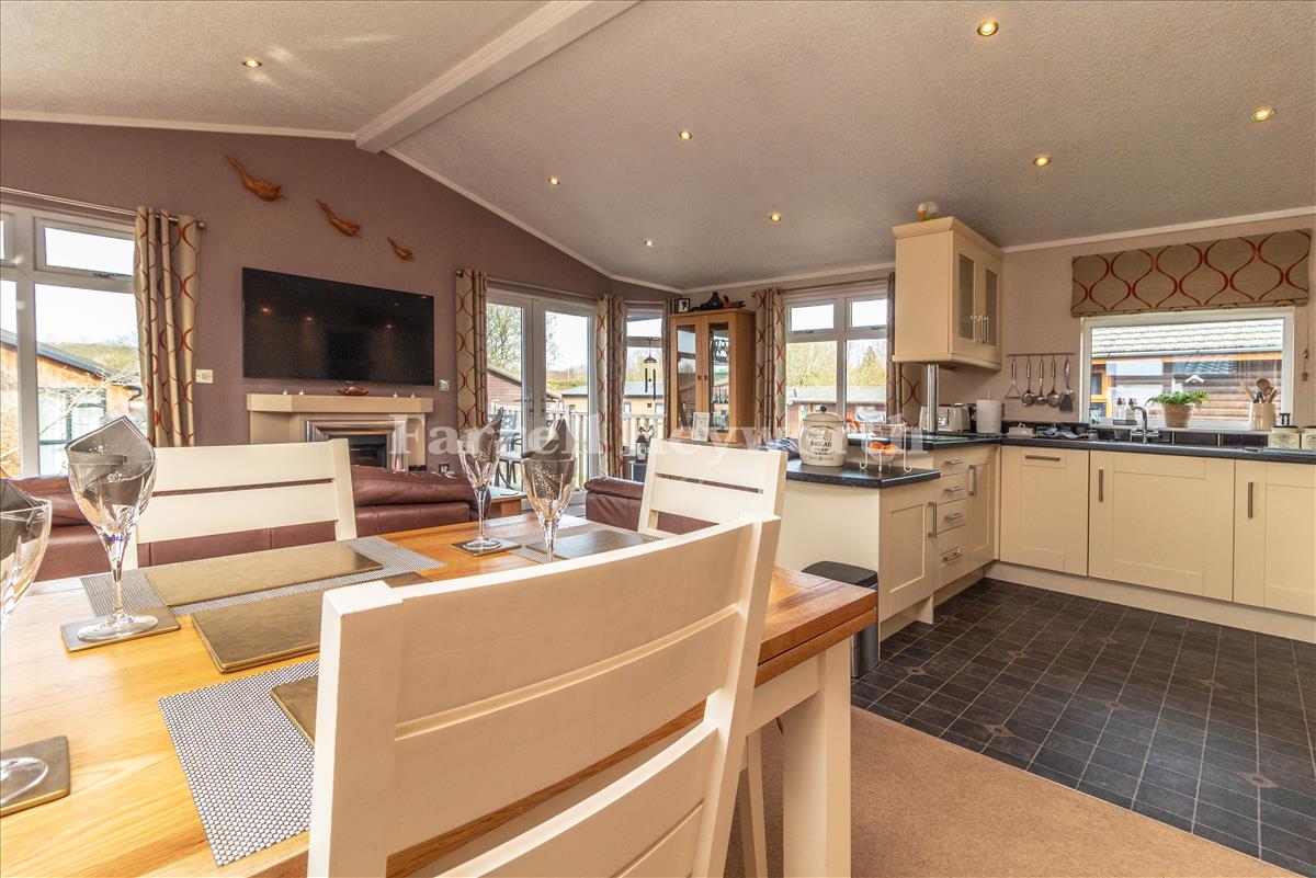 Open Plan Living image 5