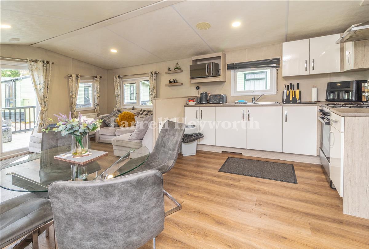 Open Plan Living image 4