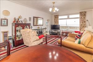 Lounge Diner Image 2