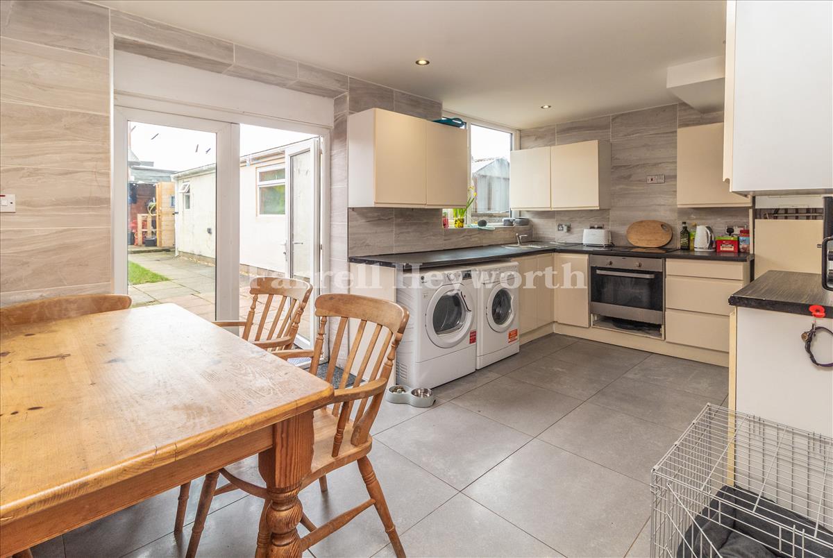 Kitchen Diner image 2