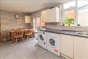 Kitchen Diner image 3