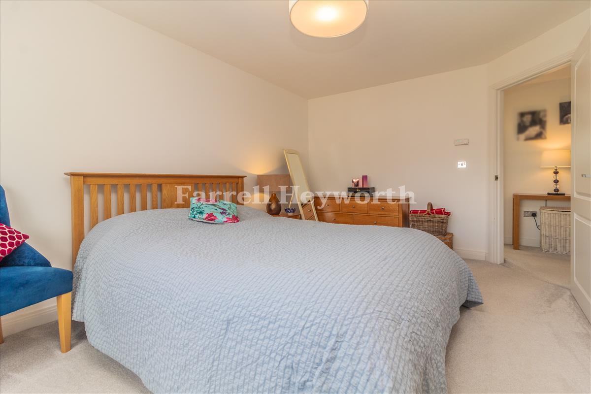 Bedroom 1 image 2