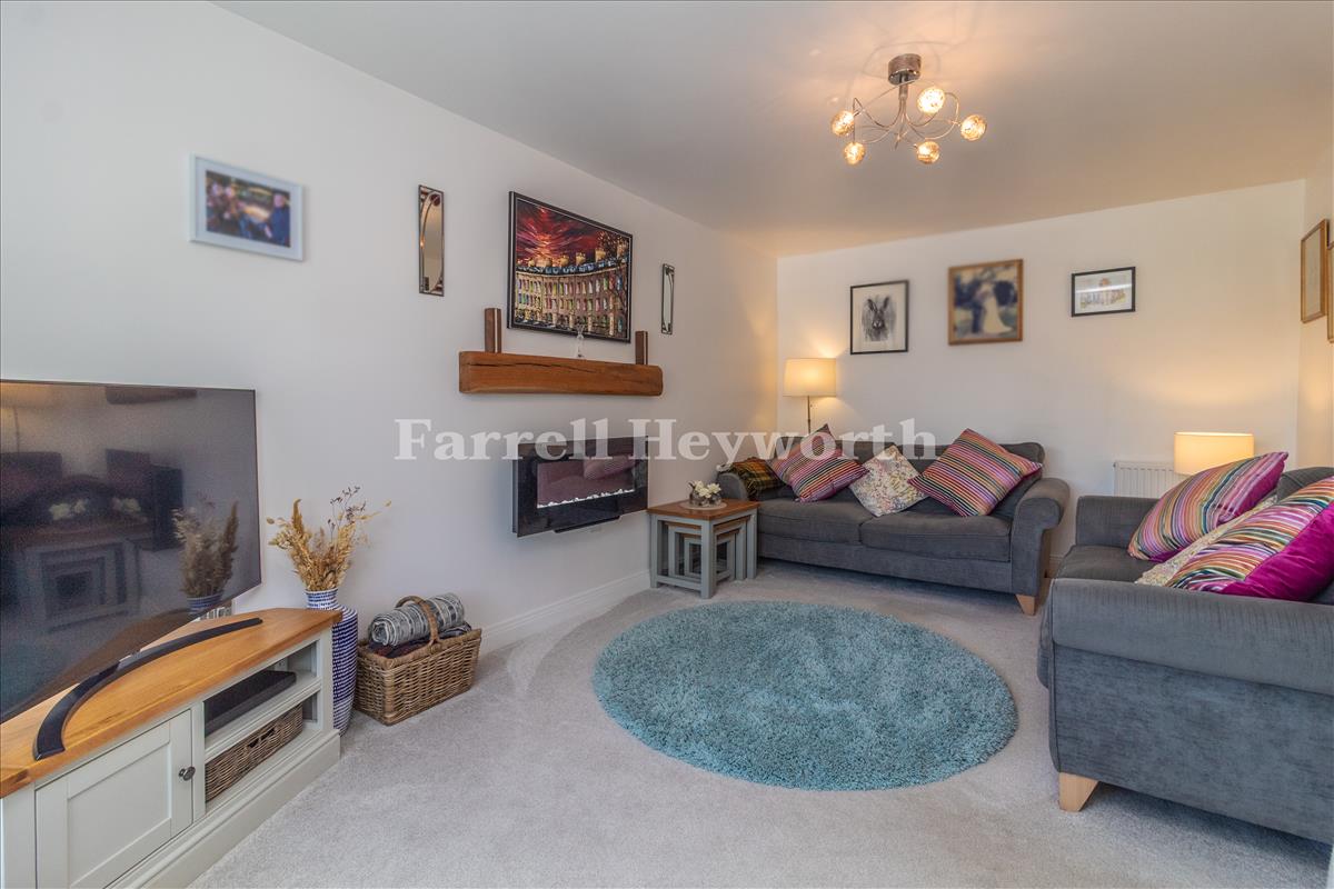 Lounge image 2