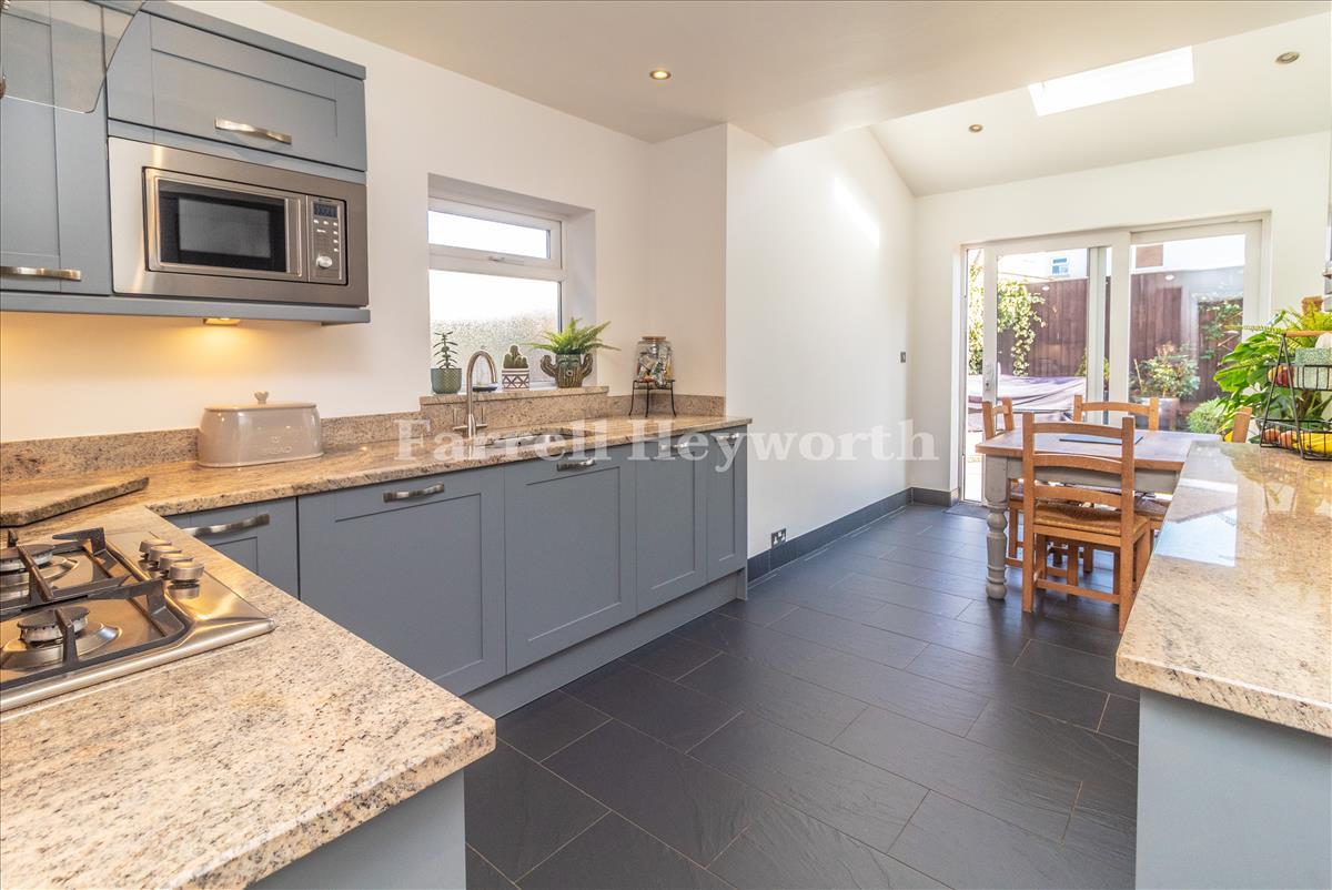 Kitchen Diner image 3