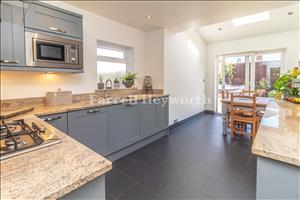 Kitchen Diner image 3