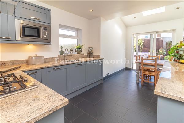 Kitchen Diner image 3