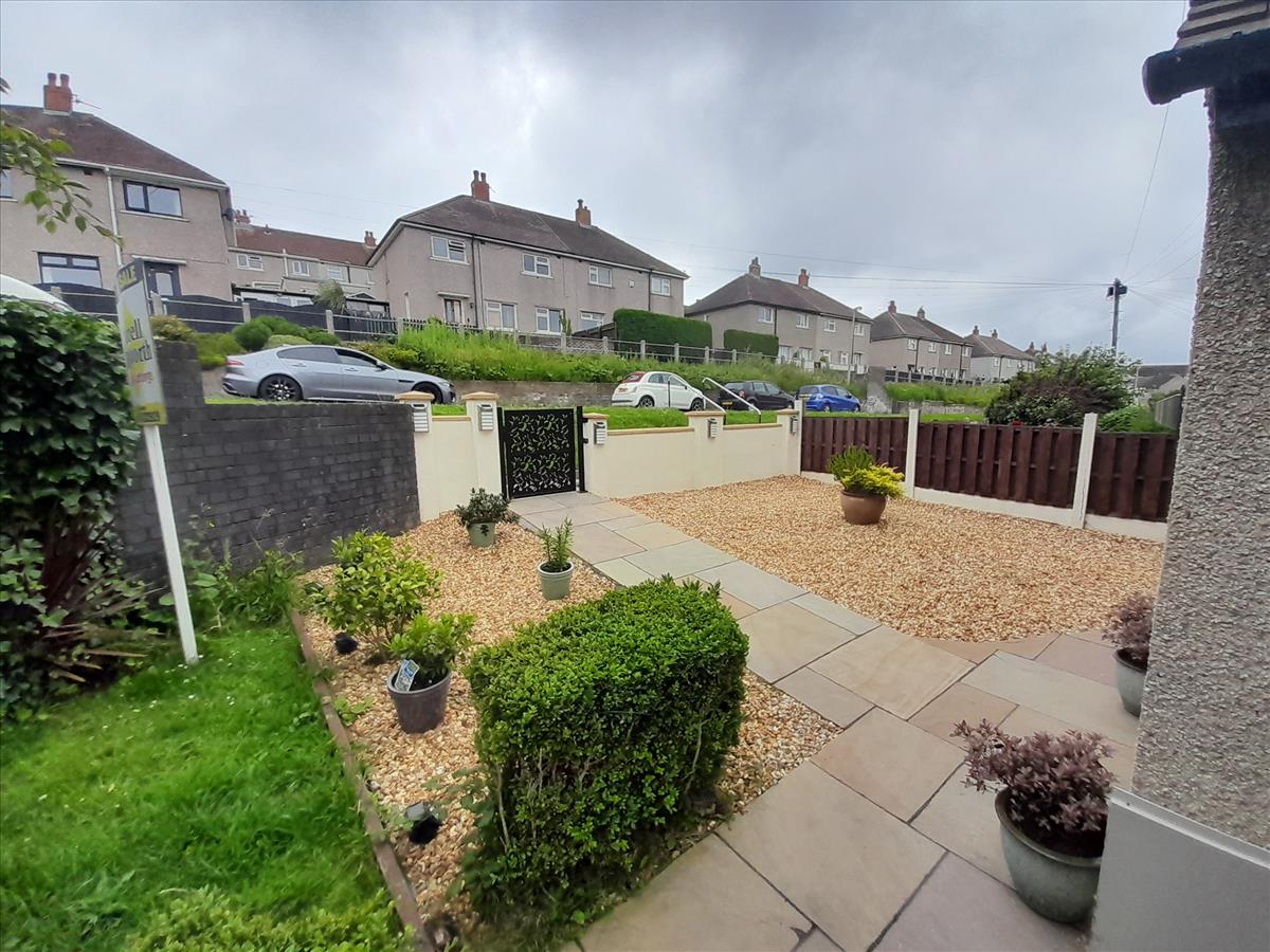 Delamere Avenue Front Garden Area