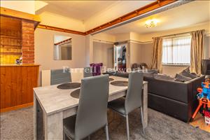 Lounge Diner image 2