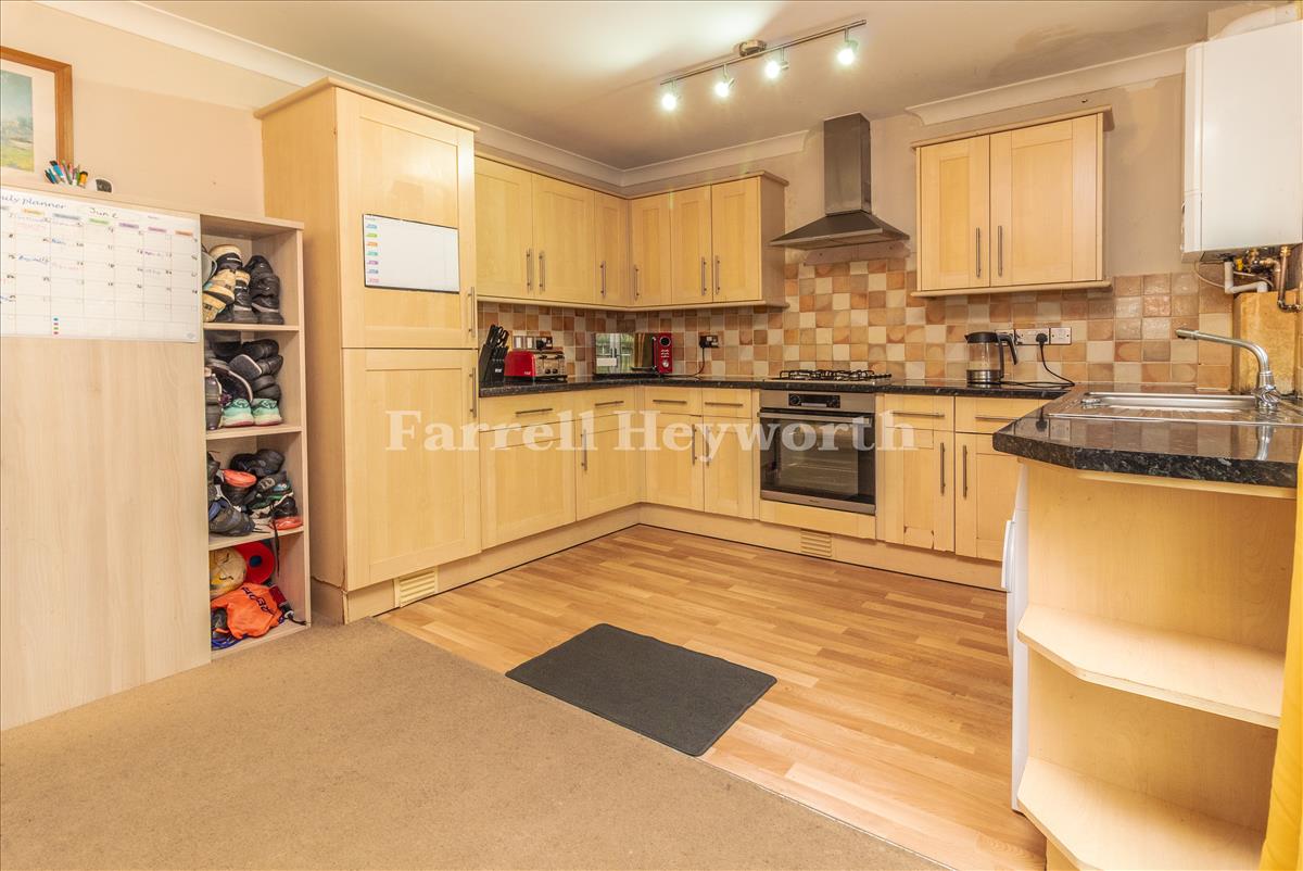 Kitchen Diner image 2