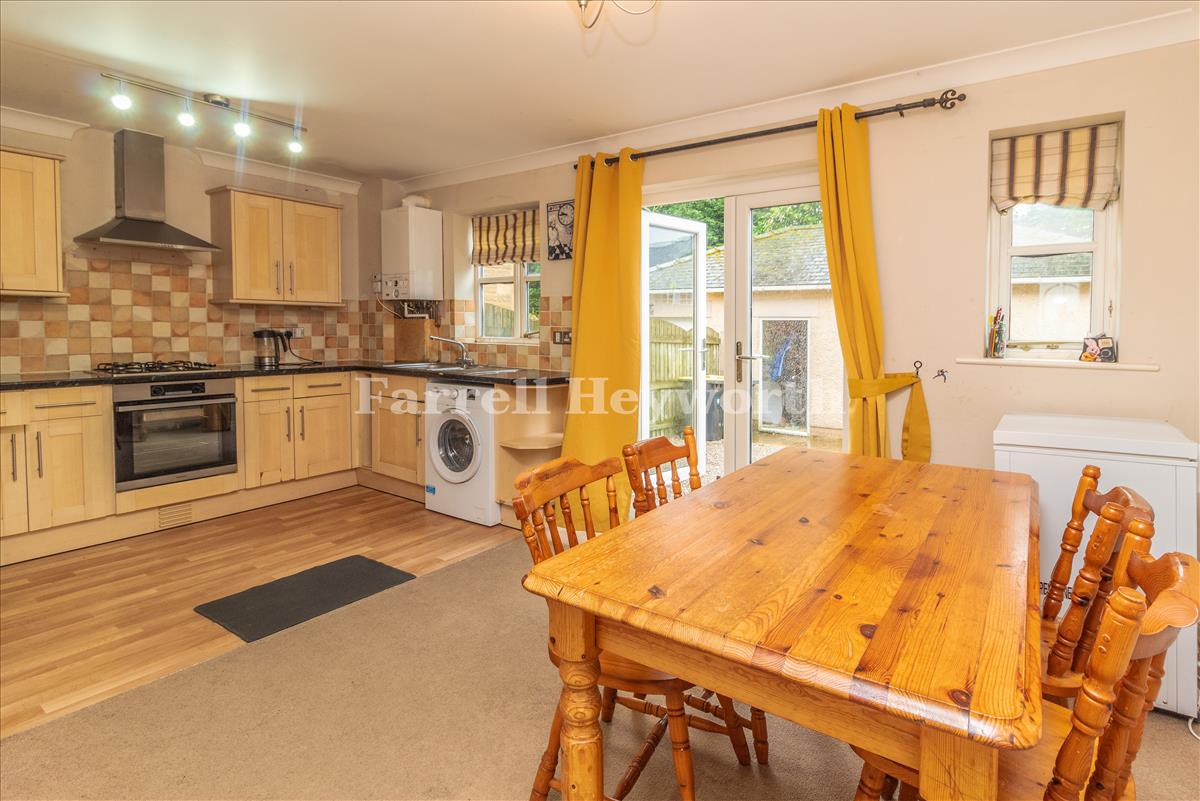 Kitchen Diner image 3