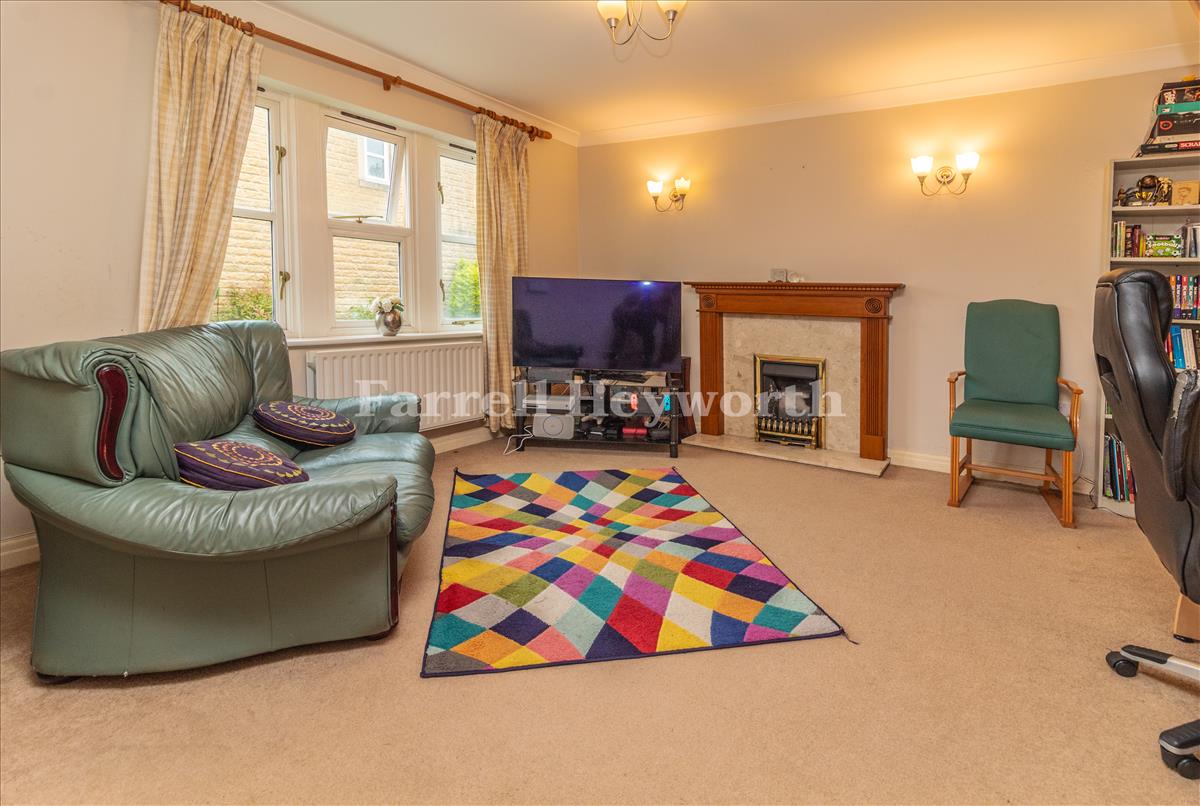 Lounge image 3