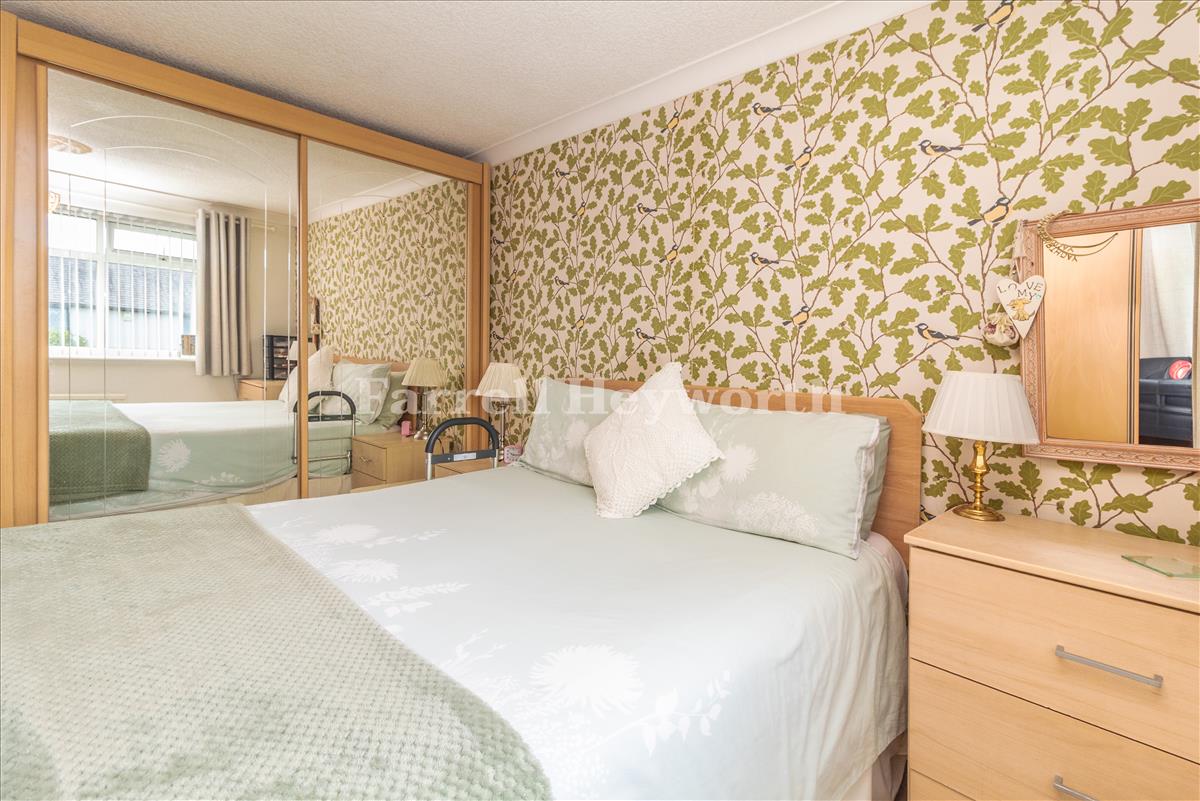 Bedroom 1 image 2
