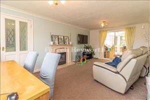 Lounge Diner image 2