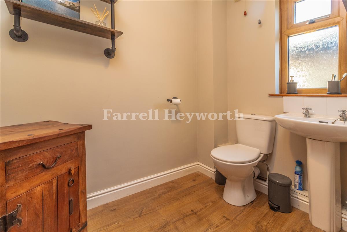 Ground Floor WC image 2