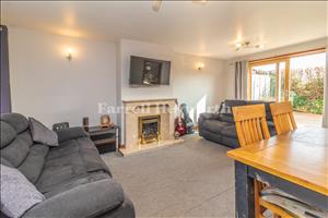 Lounge Diner Image 3