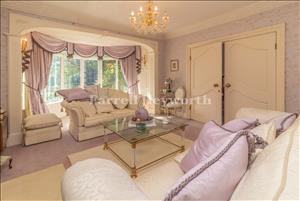 Lounge image 2