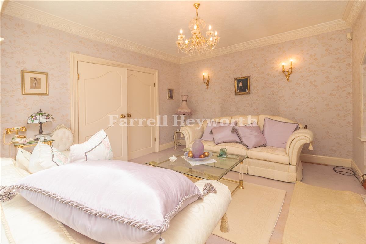 Lounge image 4
