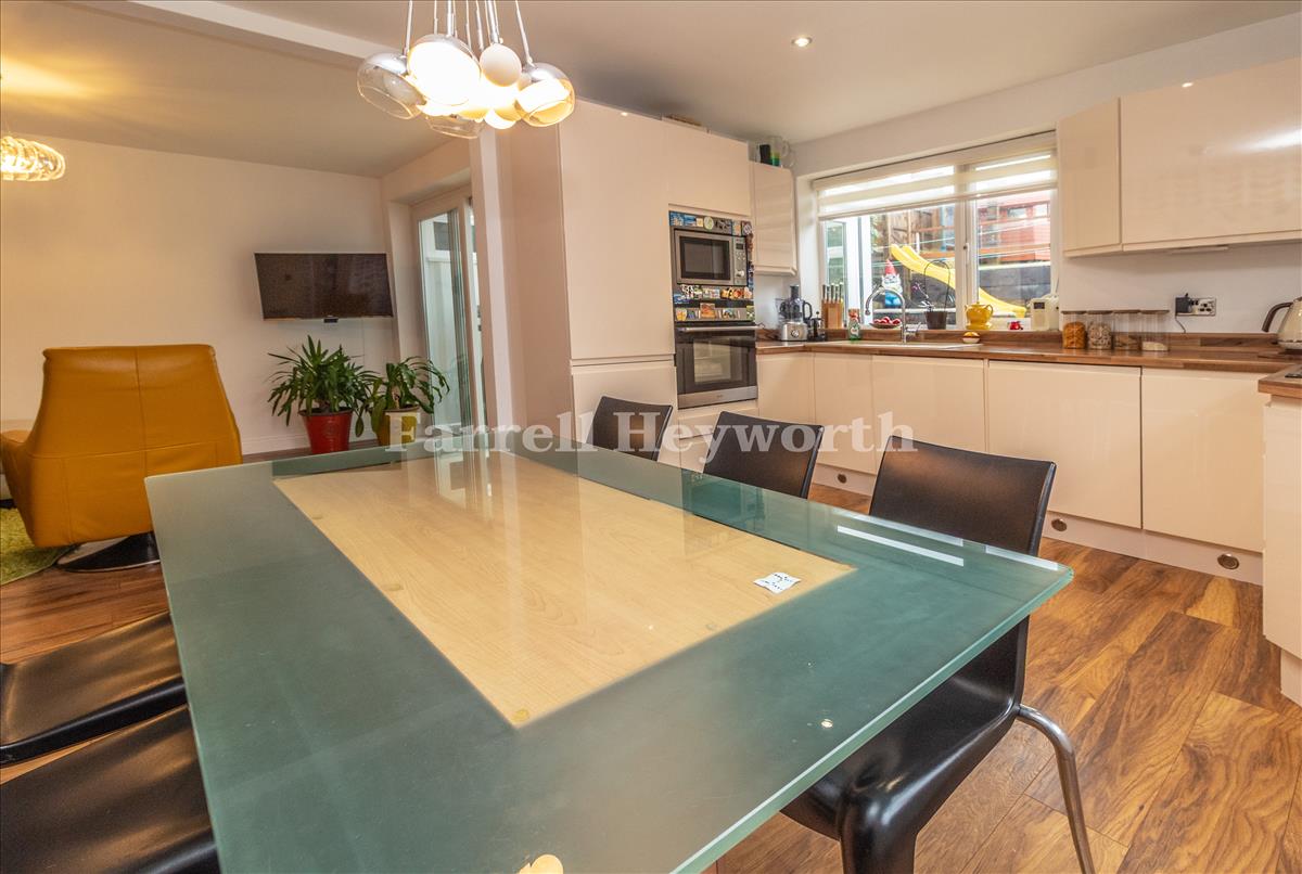 Kitchen Diner image 2