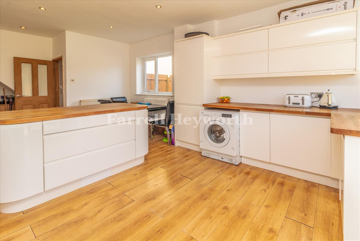 Kitchen Diner image 3