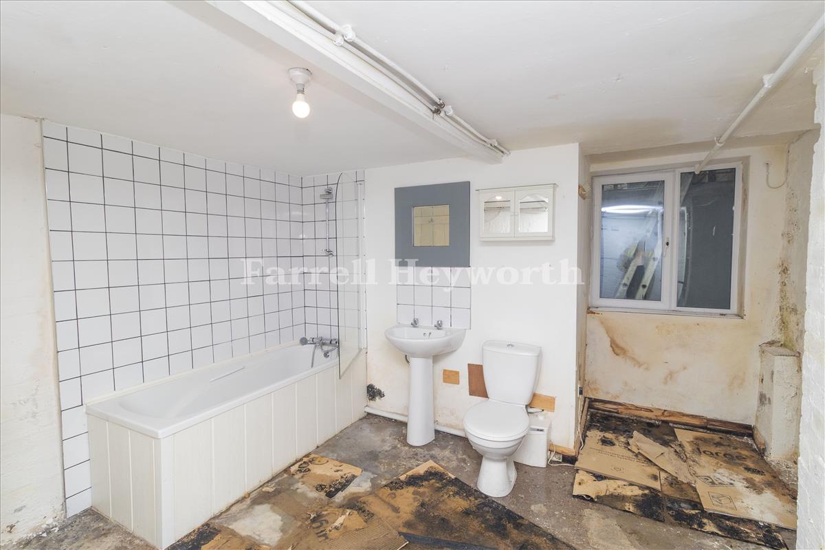 Bathroom Cellar view 2