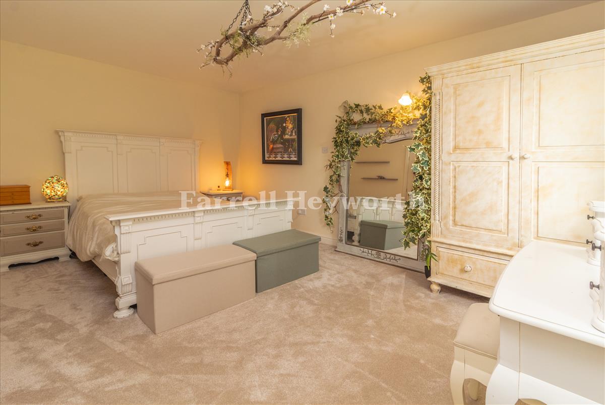 Bedroom 1 image 2