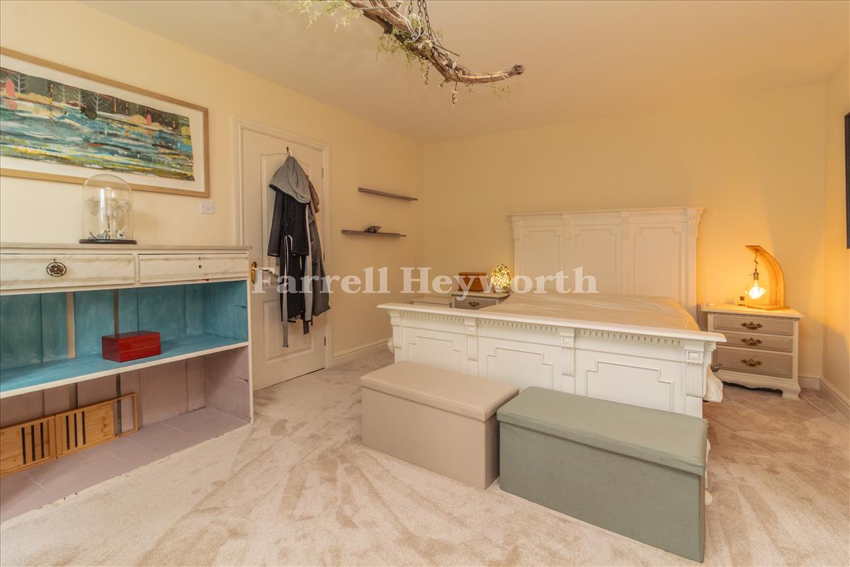 Bedroom 1 image 3