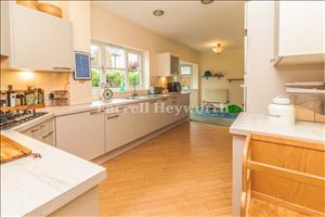 Kitchen Diner image 3