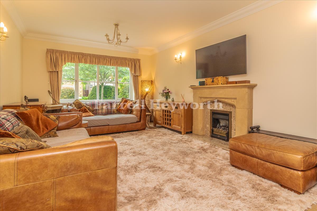 Lounge image 3