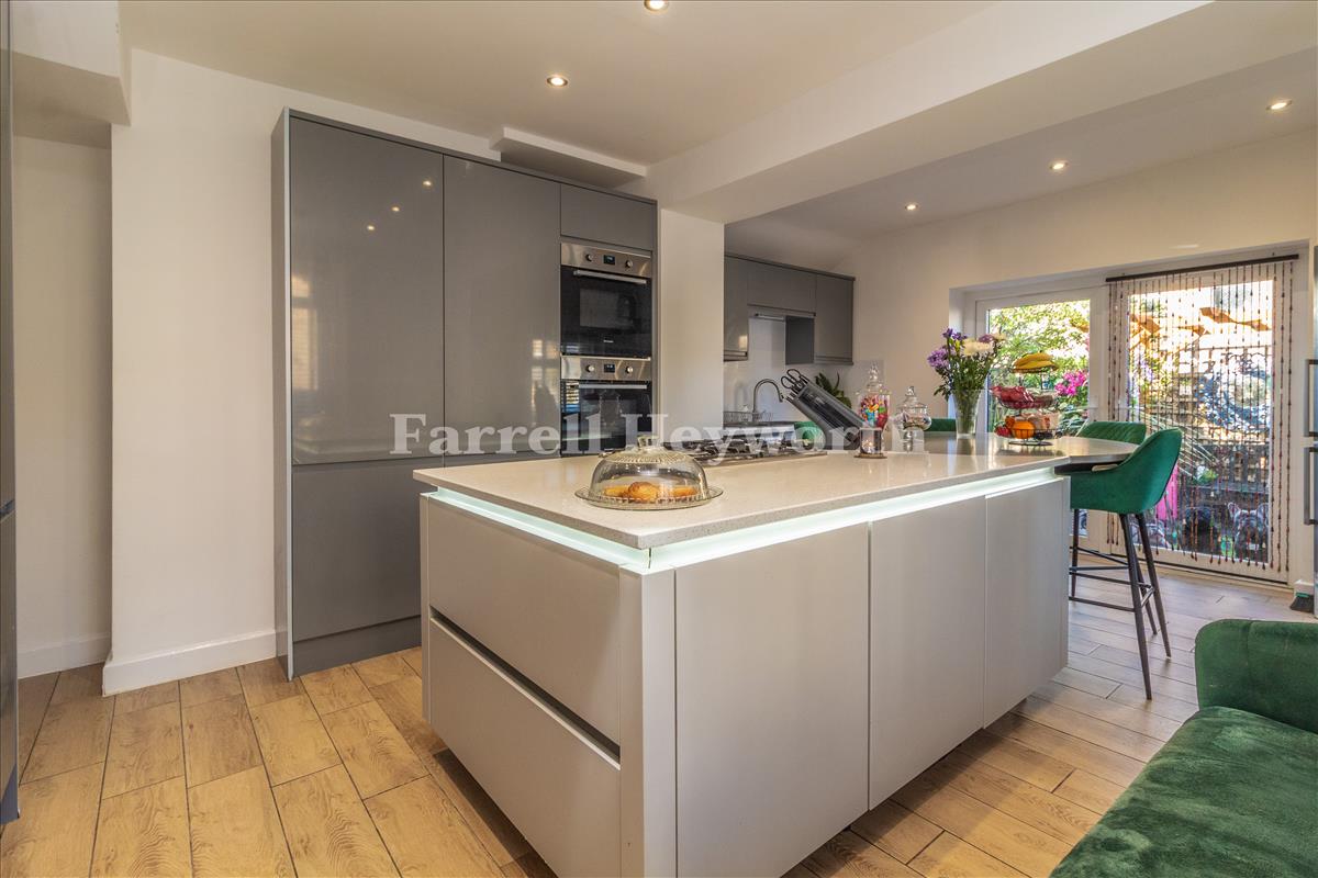 Kitchen Diner image 3