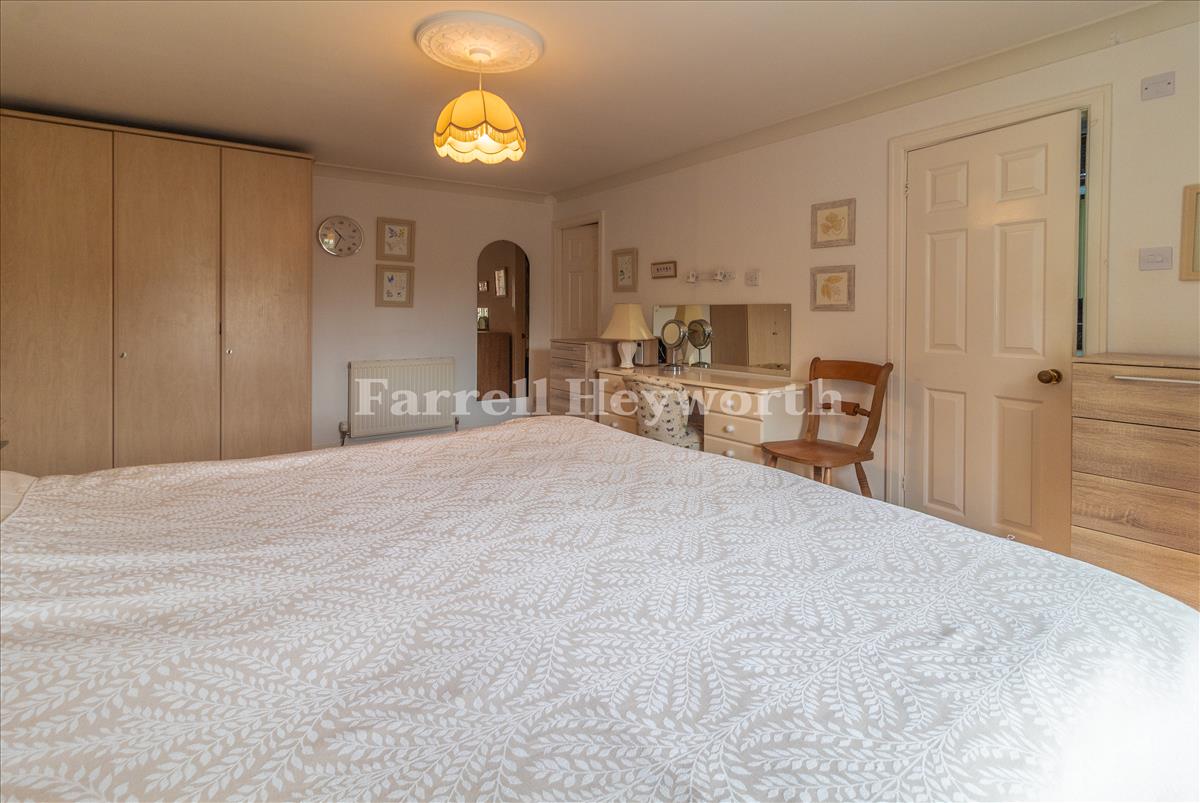 Bedroom 1 image 2