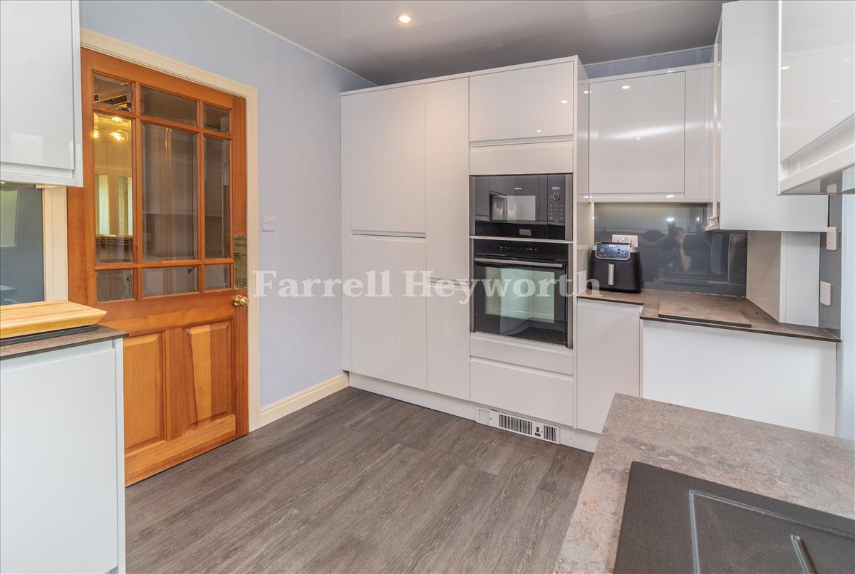 Kitchen image 3