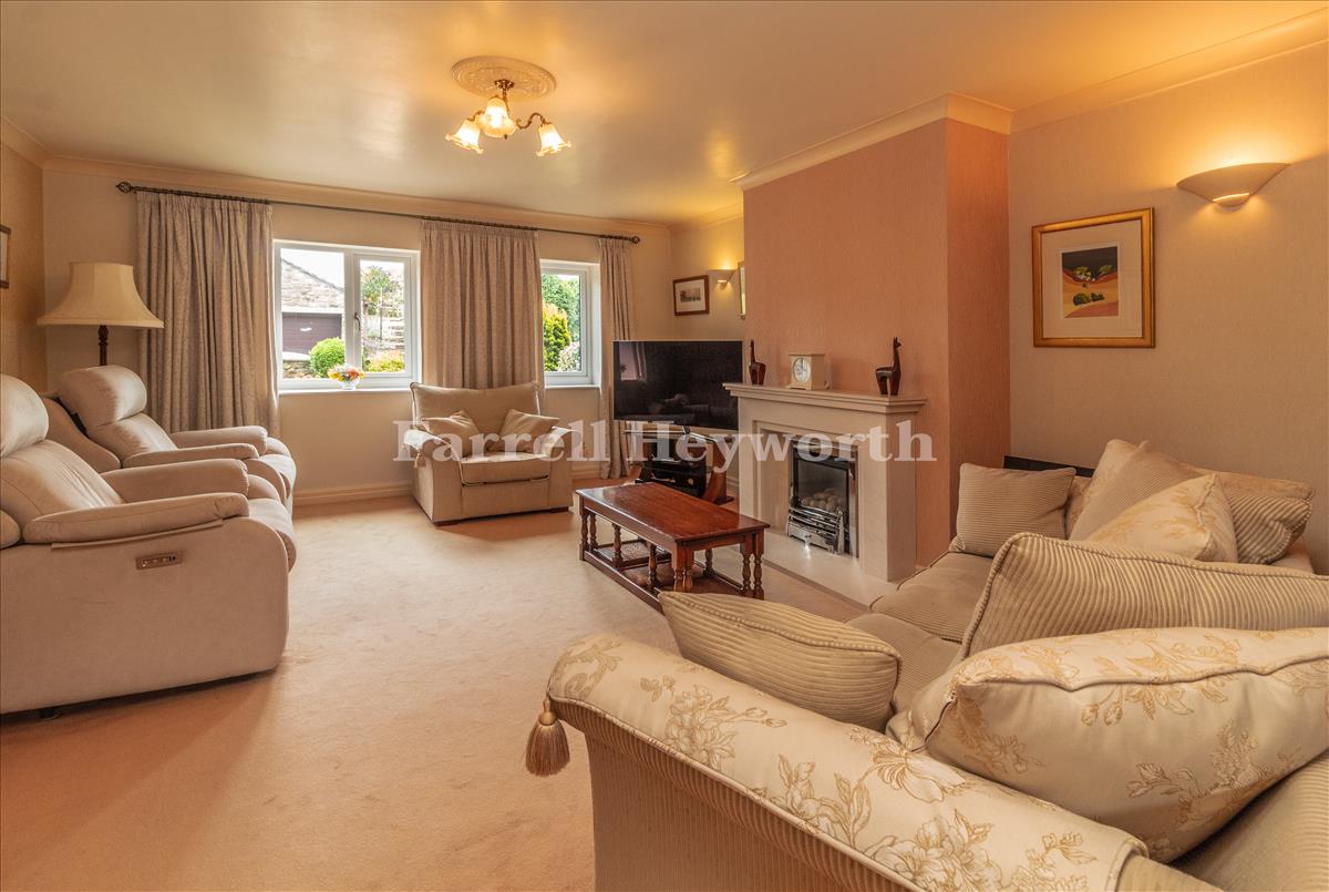 Lounge image 2
