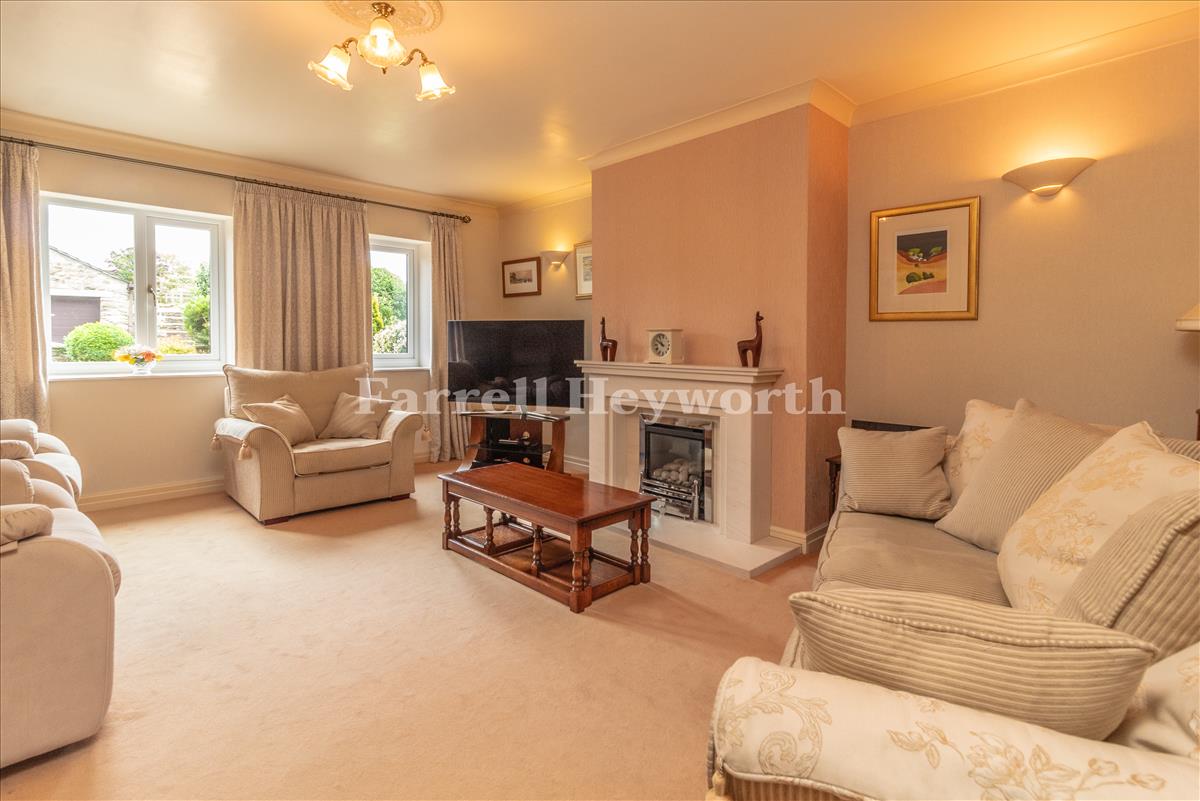 Lounge image 3