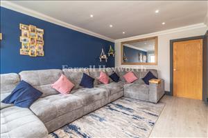 Lounge image 2