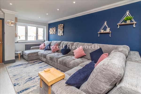 Lounge image 3