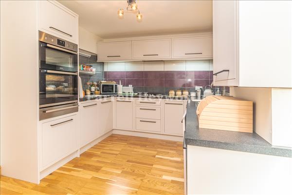 Kitchen image 3